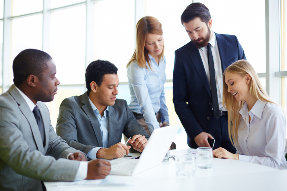 businesspeople-working-laptop-office